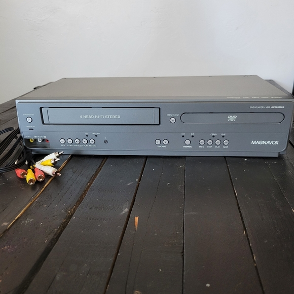 magnavox Media Magnavox Dvd Vhs Combo Player Dv225mg9 Poshmark